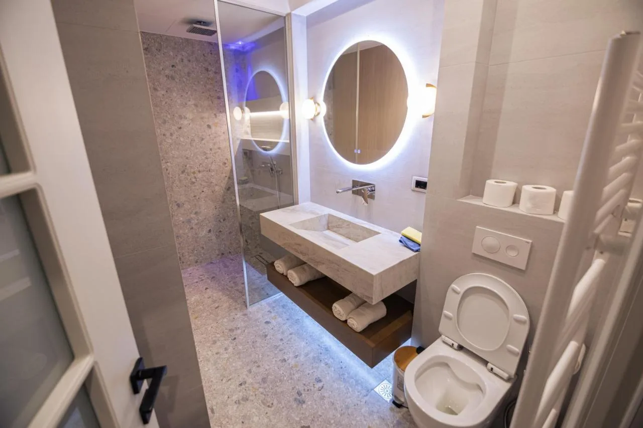 Frogs Luxury Apartments — 4